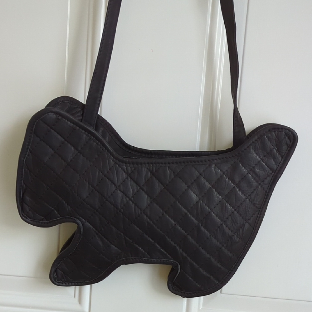 Scottie Crossbody Quilted Bag. Black.